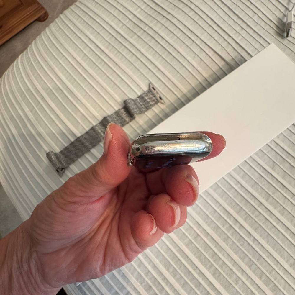 Apple Watch Stainless steel 6 series with cellular and gps. W/ Milanese loop - Picture 8 of 15